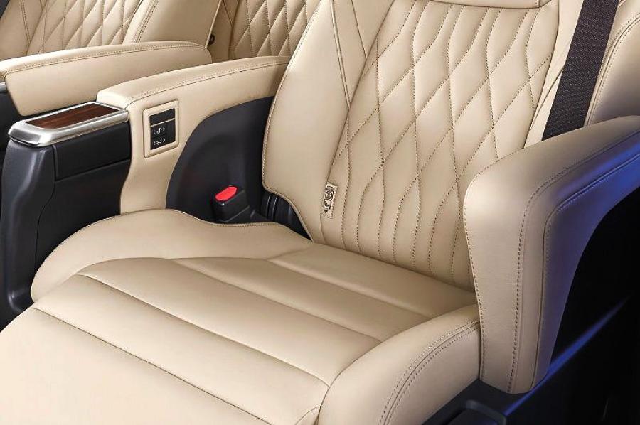 Детали интерьера Toyota Majesty Grande 2019 года  (TH) (фото 11 из 28)